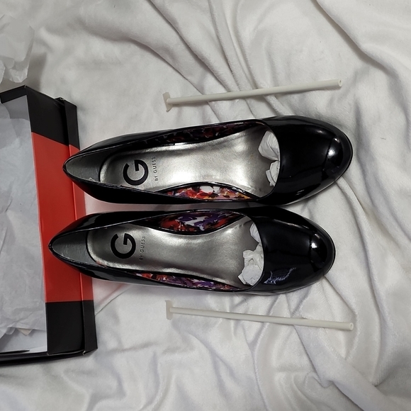 G by guess black pumps - Picture 1 of 5